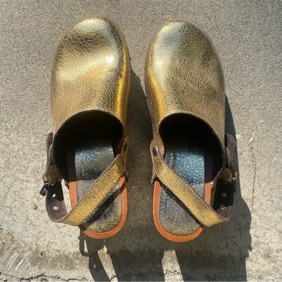 Juicy Couture Golden Clogs - Picture 2 of 12